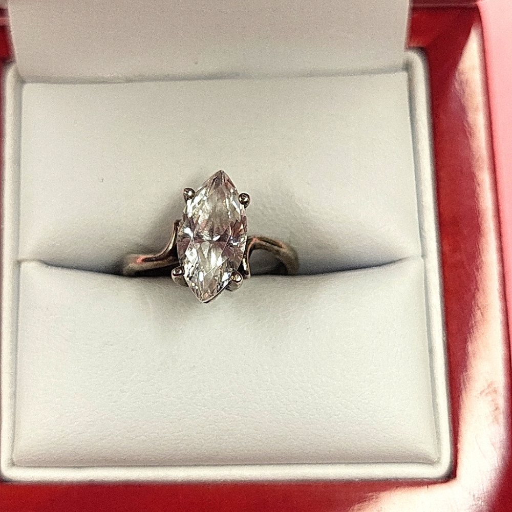 Elegant Silver Marquise-Cut Ring